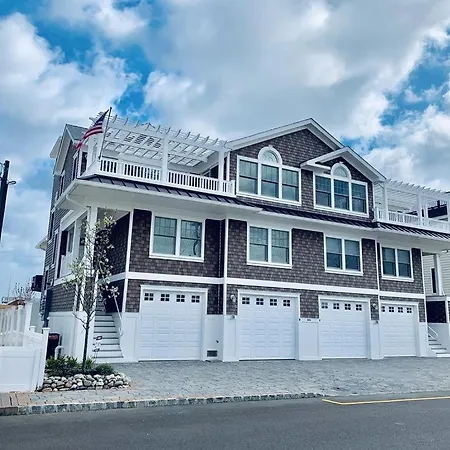 New Townhouse - Close To All Beach Haven Has To Offer!